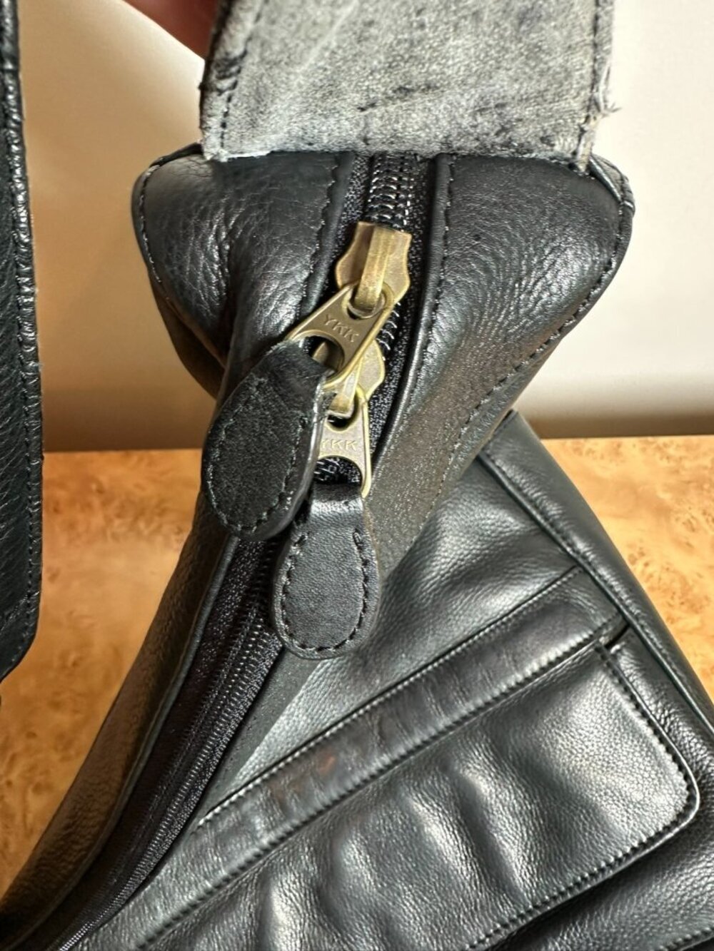 L.L.Bean AmeriBag Healthy Back Black Leather Sling Backpack Crossbody Travel Bag - Picture 6 of 8